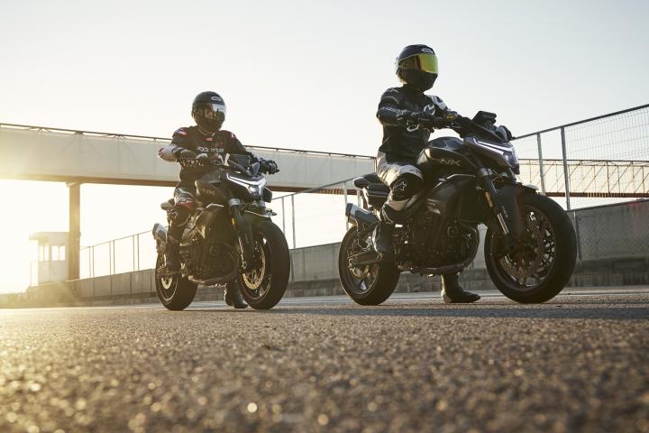 2024 CF MOTO 800NK Review and 800NK Details Comfort and Ergonomics: Compact riding position with a low seat height of 795mm. Footpegs are high, making the bike feel small. Aftermarket seat available for additional comfort.