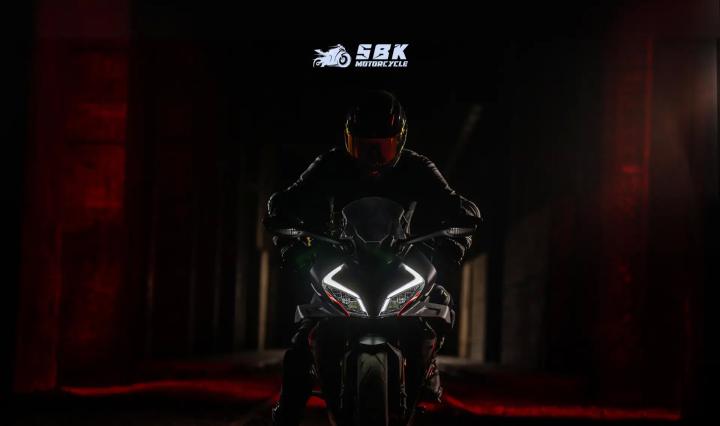 CFMoto Introduces the High Performance 450SR S A2 Sports Motorcycle Sharing its foundation with the SR model, the new CFMoto iteration boasts enhancements such as an underslung exhaust, aerodynamic winglets, an enlarged 240mm rear brake disc, and sturdier 37mm upside-down forks with adjustable damping. Adorned with sleek winglets framing twin LED headlights, integrated indicators within the mirrors, and a striking single-sided swingarm reminiscent of the Ducati Panigale V2, the 450SR S transcends its peers in terms of design and performance. Despite being relatively new to the UK market, its competitive pricing and promising performance are bound to attract the interest of young enthusiasts.