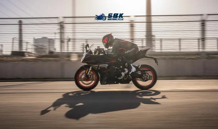 CFMoto Introduces the High Performance 450SR S A2 Sports Motorcycle Feature CFMoto 450SR S Engine Type 449.5cc Parallel Twin Maximum Power 46.3bhp Firing Order 270-degree Swingarm Single-Sided Dash Full-Color TFT Price (UK) £6499 Front Brake Brembo Single Disc + ABS Rear Brake Larger Rotor + Dual-Piston Caliper + ABS Suspension 37mm Upside-Down Forks with Adjustable Damping Design Features Aerodynamic Winglets, Twin LED Headlights, Integrated Indicators, Ducati Panigale V2-style Swingarm Weight 179kg (Kerb) Fuel Capacity 14 Litres Range Up to 186 Miles Chassis Material Chro-Moly Electronic Aids Traction Control, Mobile Connectivity, Automatic Headlights, ESS Emergency Braking System Additional Features USB Charging Socket Colors Available Black or Grey Manufacturer Support Network Backed by Pierer Mobility, European Distribution and Parts Support Euro Emission Standard Euro5+ Availability March 2024.