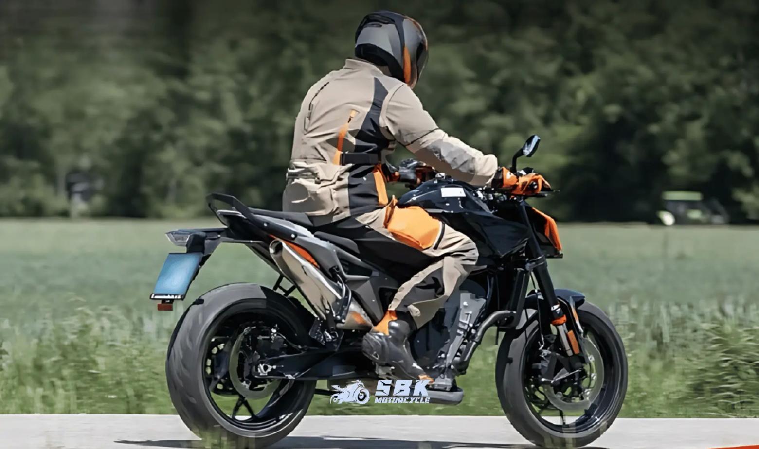 The KTM 650 Duke will be manufactured in India, with Bajaj Auto overseeing production. KTM will manage the overall technology and engineering aspects of this model. According to KTM CEO Stefan Pierer, the KTM 650 Duke will be derived from the 790cc parallel twin engine. By scaling down the 790 engine's displacement to the 650-690cc range, this strategy aims to enable competitive pricing for the motorcycle under the KTM-Bajaj partnership. KTM, known for its technological advancements across segments, intends to distinguish itself in this segment with enhanced technology offerings.