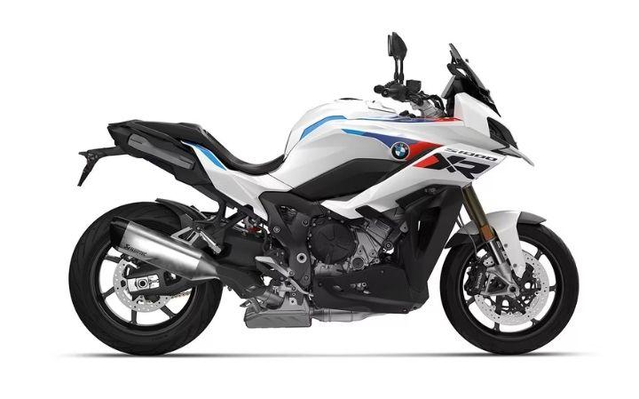 BMW S 1000 XR Motorcycle Model Specifications: Torkue:114nm., Power:170hp, Weight:227, Top Speed:280, Fuel Capacity: 20, Fuel consumption: 6.7, Number of Cylinders:4, Number of Valve: 16