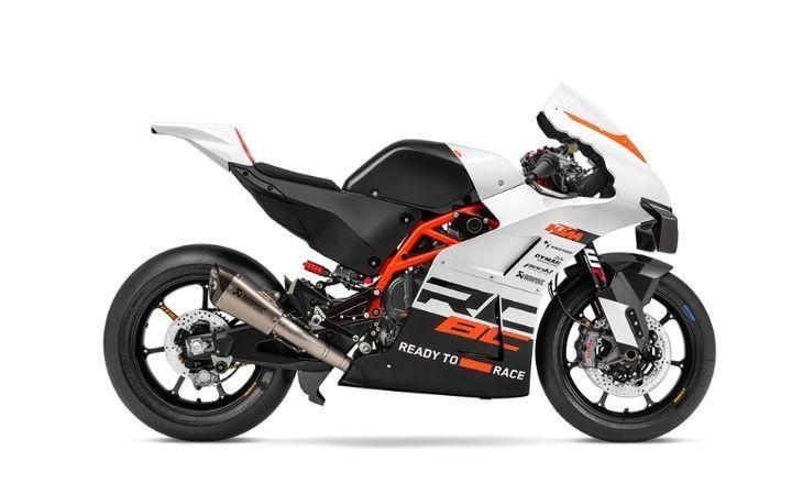 2025 KTM RC 8C Motorcycle Model Specifications: Torkue:98nm., Power:135hp, Weight:142, Top Speed:245, Fuel Capacity: 16, Fuel consumption: 6, Number of Cylinders:2, Number of Valve: 8