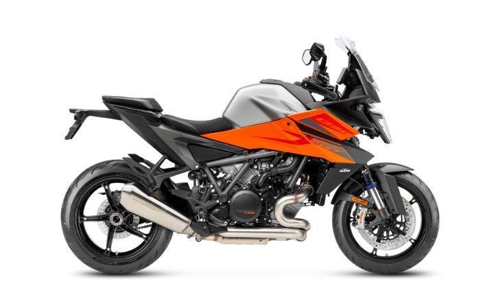 2025 KTM 1390 SUPER DUKE GT Motorcycle Model Specifications: Torkue:145nm., Power:188hp, Weight:213, Top Speed:280, Fuel Capacity: 19.5, Fuel consumption: 8, Number of Cylinders:2, Number of Valve: 8